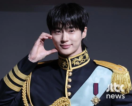 Byeon Woo Seok's CG-Perfect Uniform Visuals