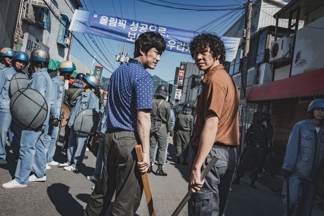 Song Geonhee & Seo JiHye Shine in 'Scarecrow 1988'