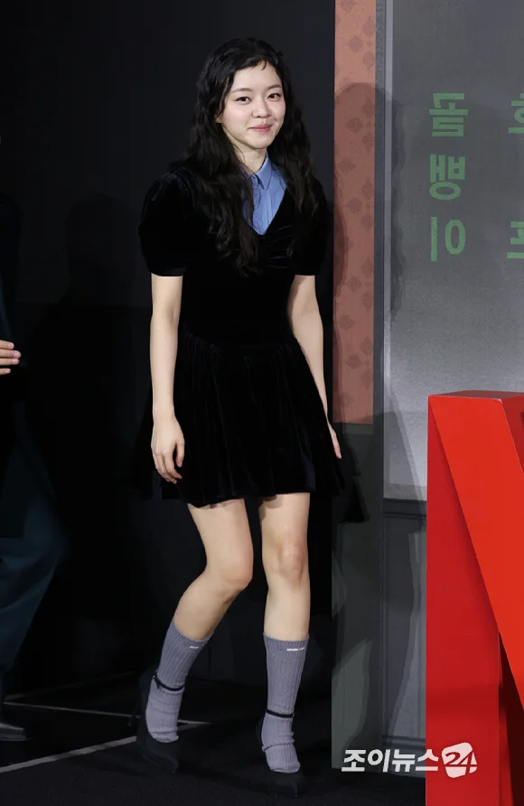 Pavane Production Presentation Go Ah-sung's Dress