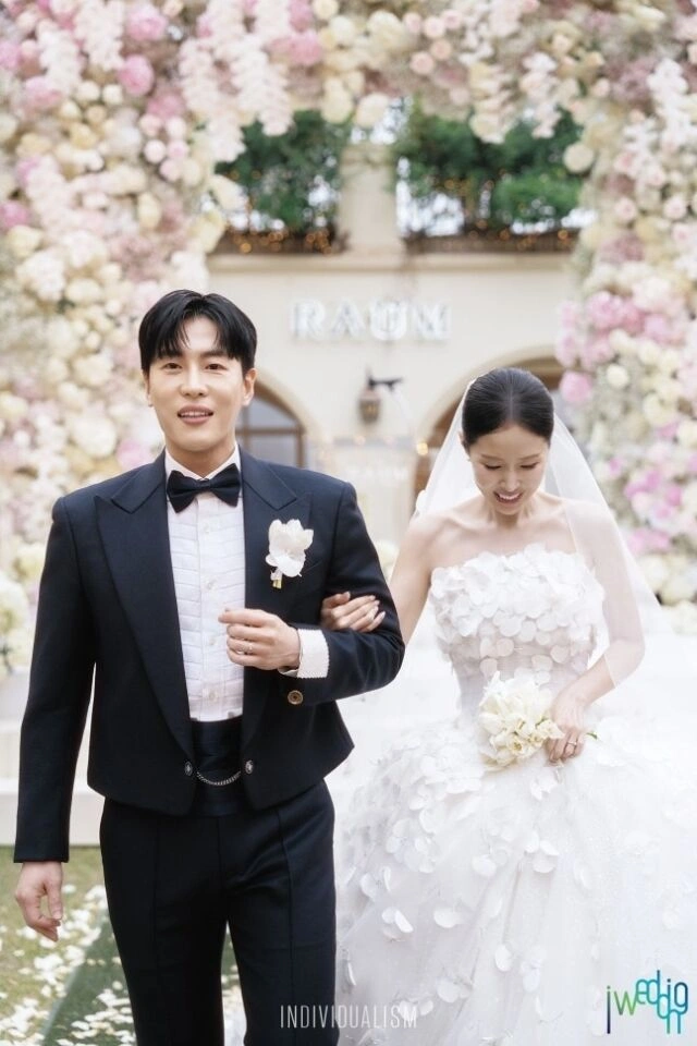 シンジ＆ムンウォン、祝福の結婚式