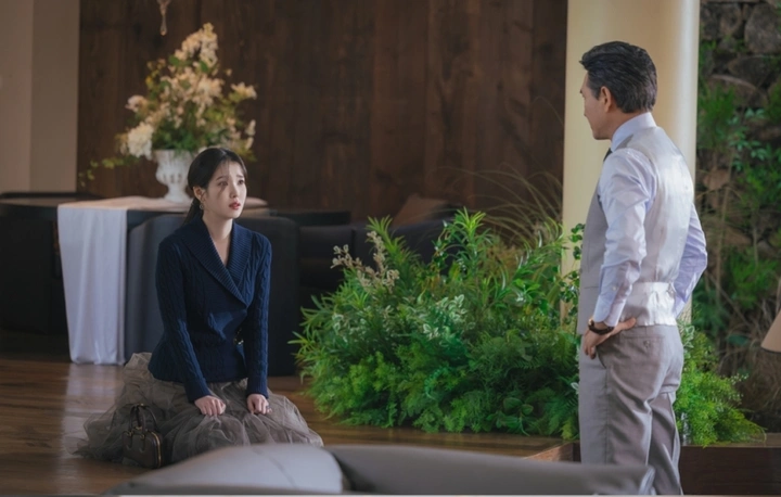 IU、ピョン・ウソク守るため涙の謝罪