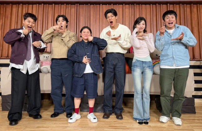 Kim Shin-young's Slim Figure Next to Jun Hyun-moo