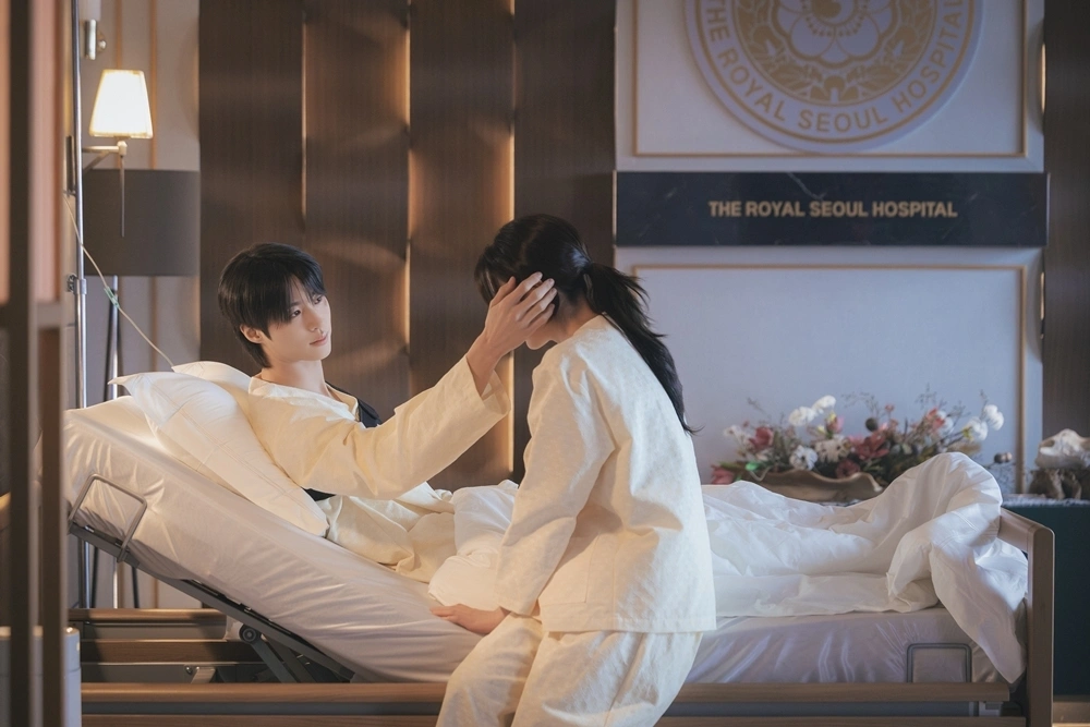 IU, Byun Woo Seok Spark Romance Rumors