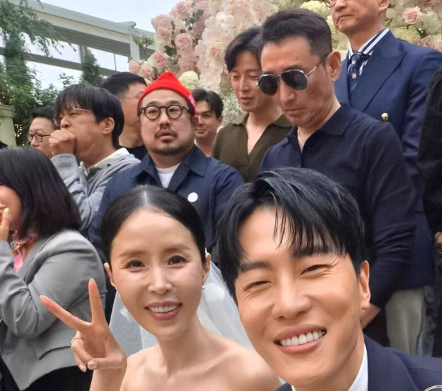 Shin Ji Wedding: Heo Kyung Hwan's Height-Boosting Shoes