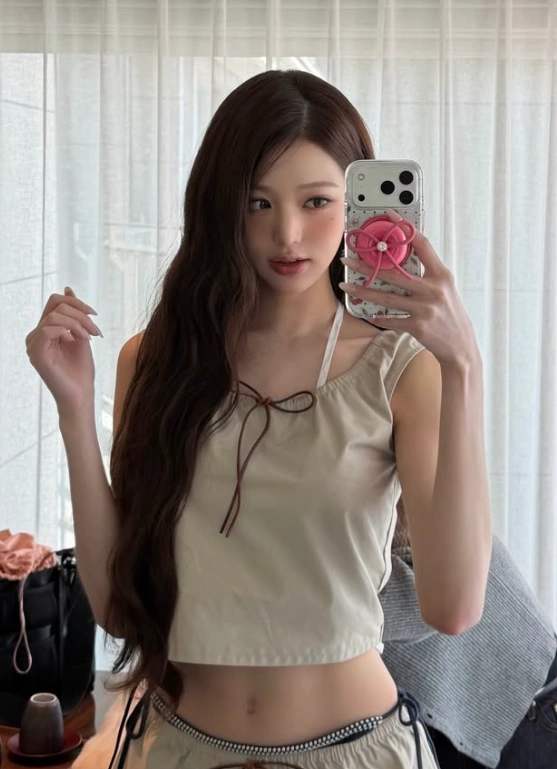 장원영, 미러 셀피 갓기 매력