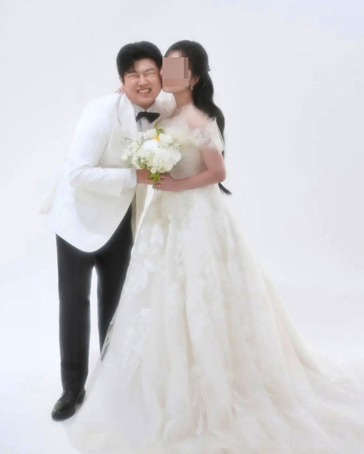 Beautiful Nerd's Jeon Kyung-min Announces Marriage