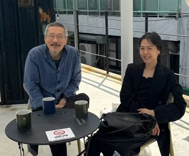 Kim Min-hee and Hong Sang-soo spotted at the airport