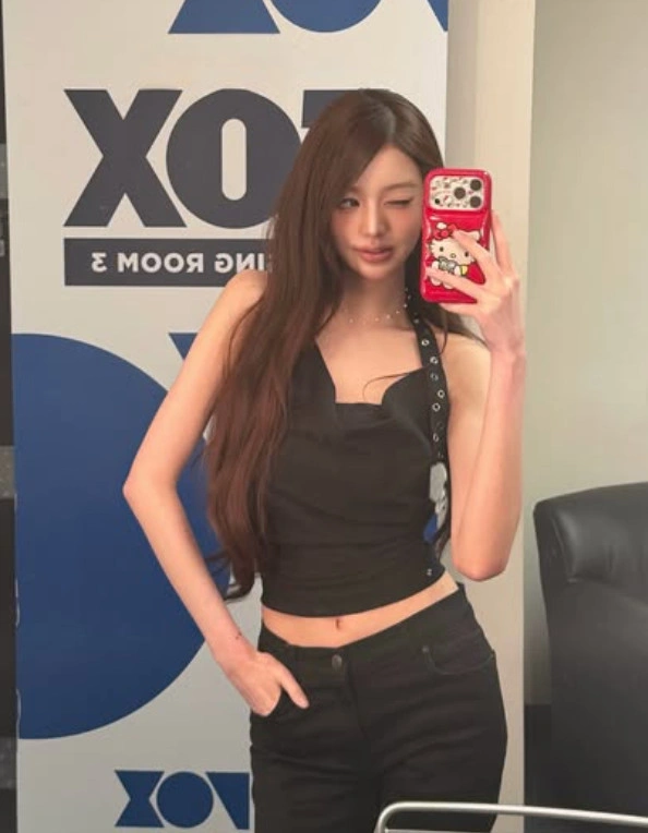 IVE's Jang Wonyoung's Stunning Beauty Goes Viral