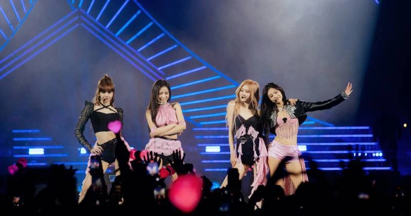 BLACKPINK Lisa Dominates Coachella Stage