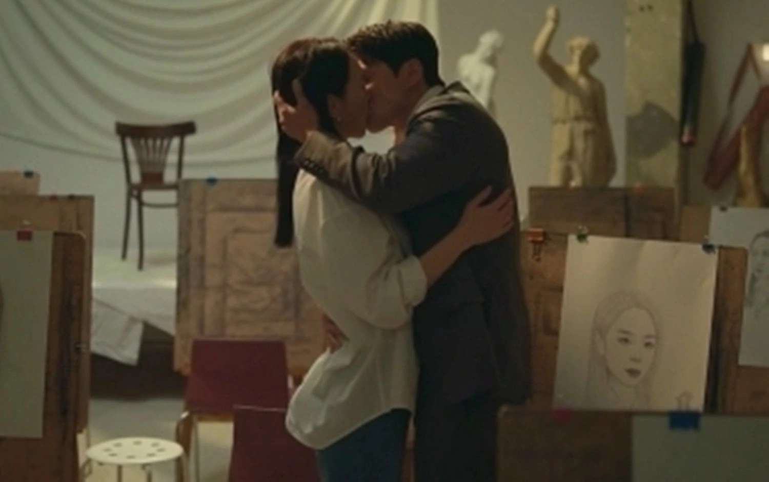 Shin Hye Sun & Gong Myung's Romantic Kiss Scene