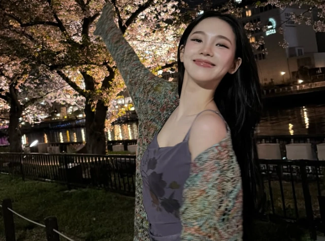 カリーナ、桜柄ワンピで春コーデ