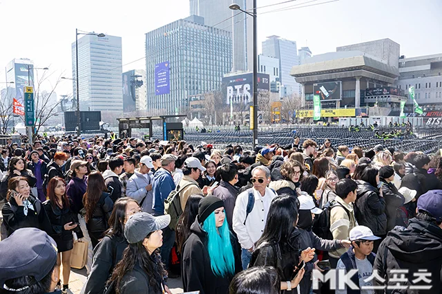 BTSの生観戦、光化門で待機中