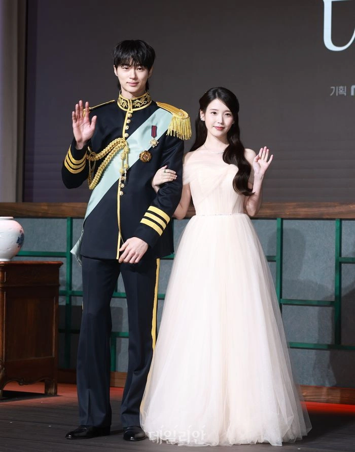 아이유, 21세기 대군부인 출세 전망