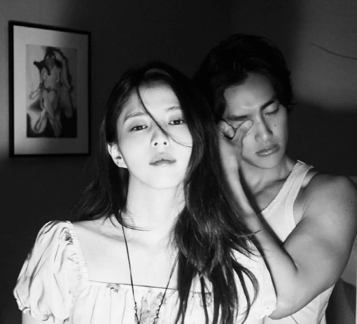 Han Sohee's Close Pose With Model Sparks Buzz